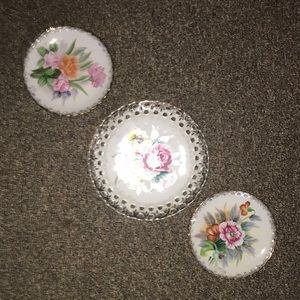 Decorative floral plates.